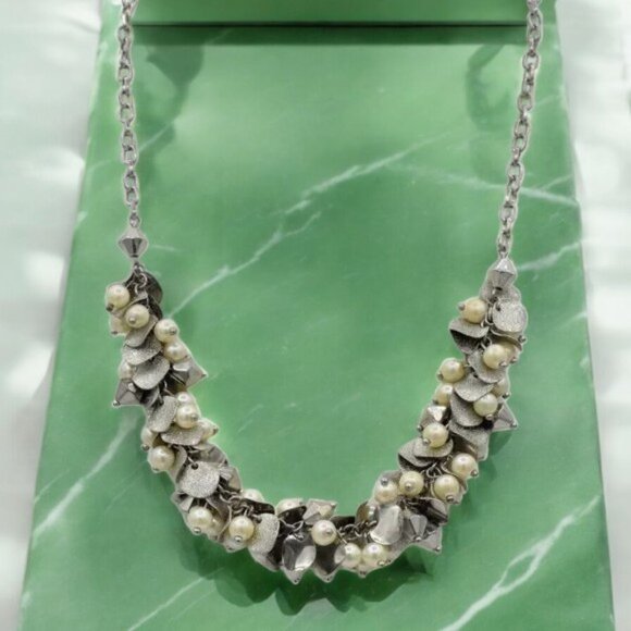 Vintage VCLM Cluster Necklace Faux Pearl Frosted Silver Discs - Picture 3 of 6